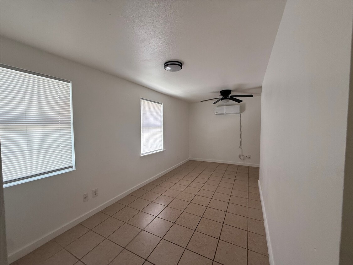 Building Photo - 938 Zoe St