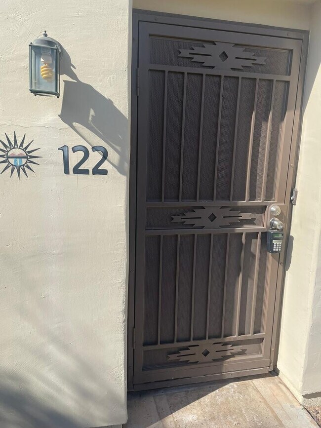 Foto del edificio - 5665 W Galveston St