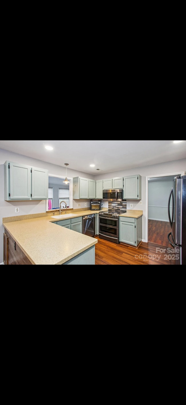 Foto del edificio - 2010 Dembrigh Ln