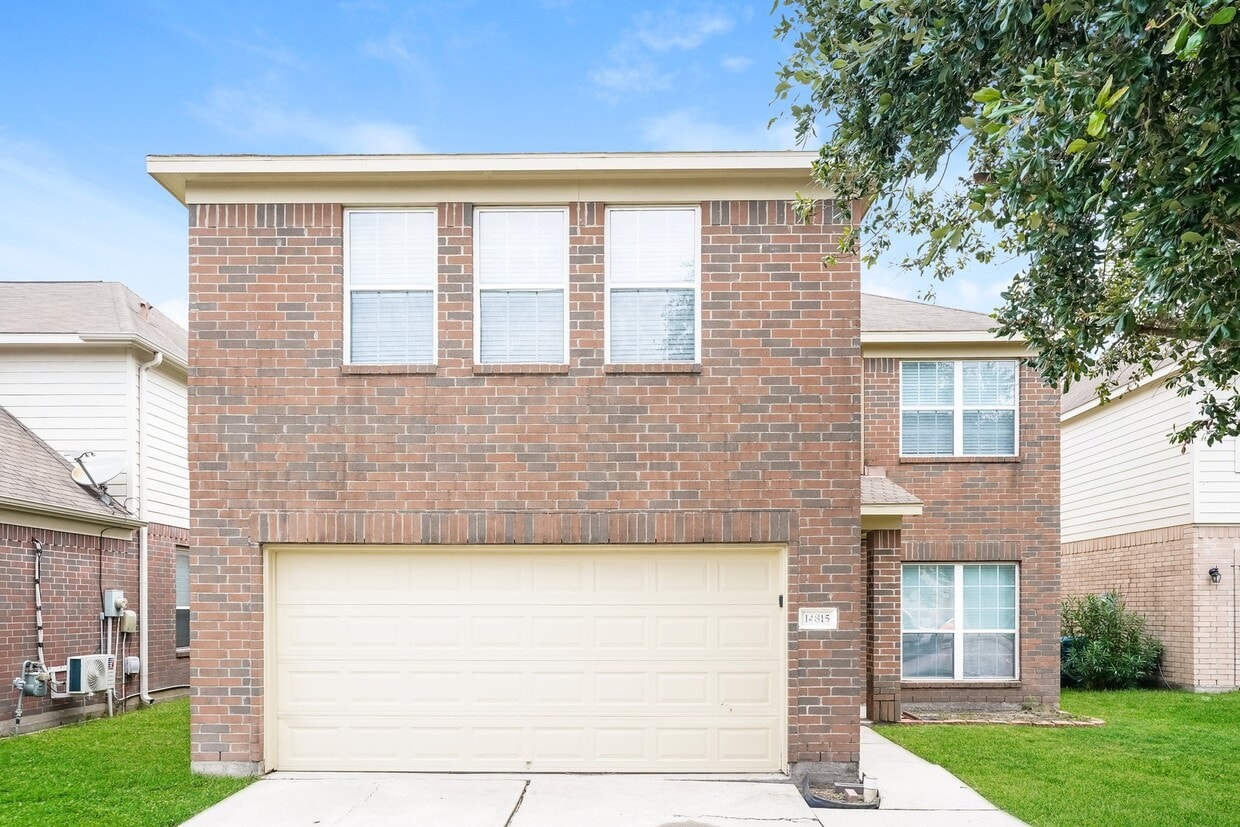 Foto principal - 14815 Hillside Woods Ct