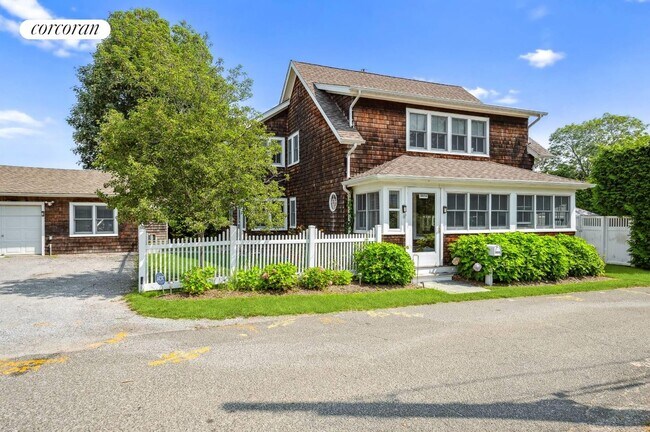 Building Photo - 205B Windmill Ln