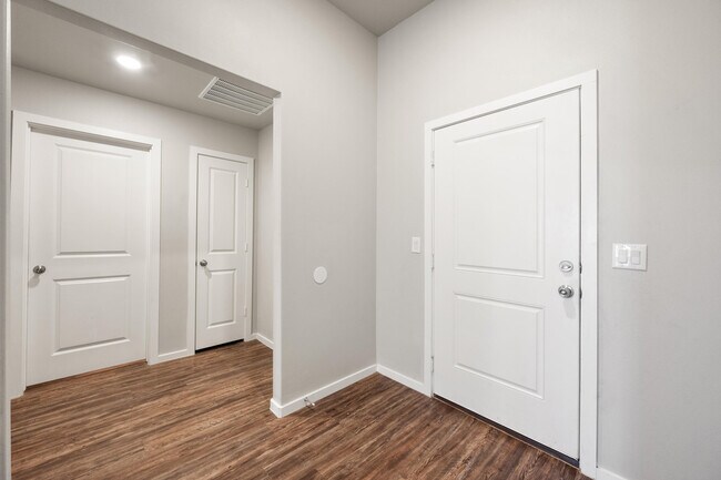 Foto del edificio - 2022 Kenwood Ave