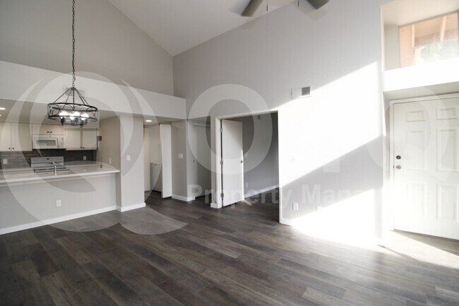 Building Photo - 2019 W Lemon Tree Pl