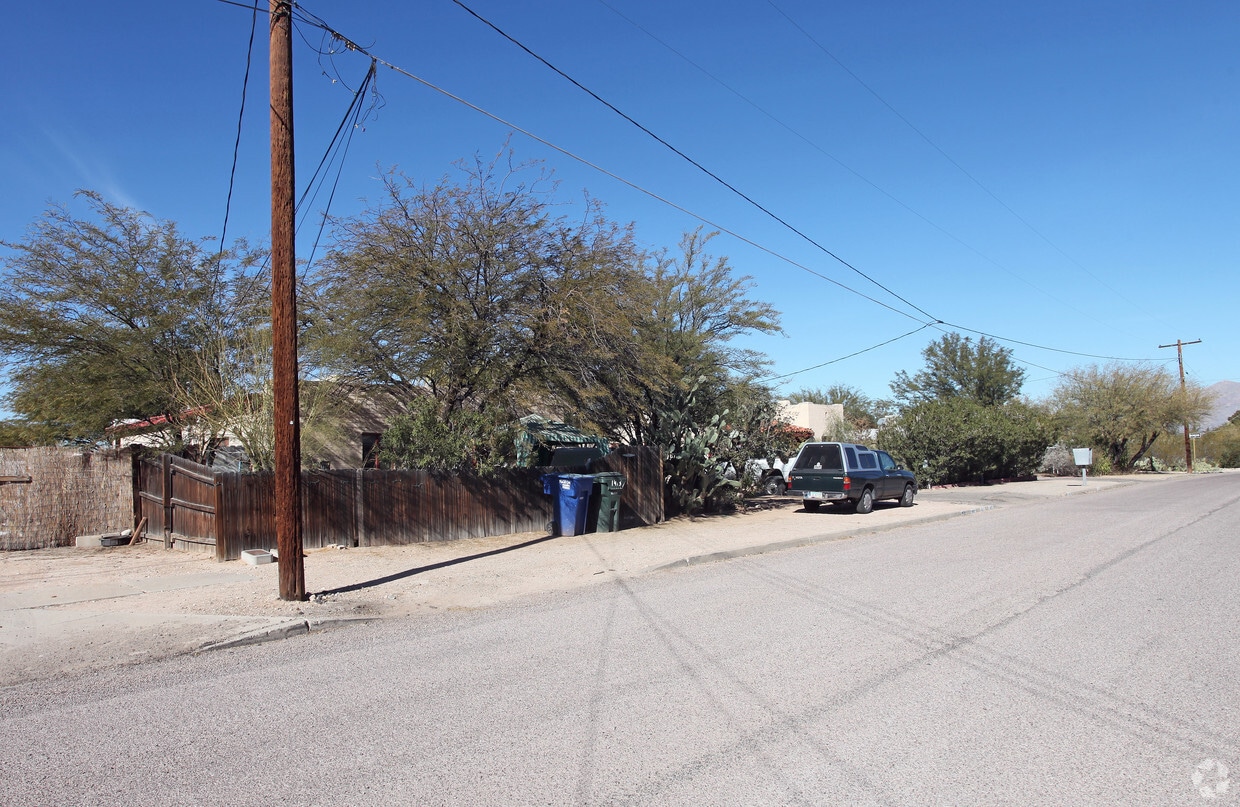 Building Photo - 1409-1427 N Camilla Blvd