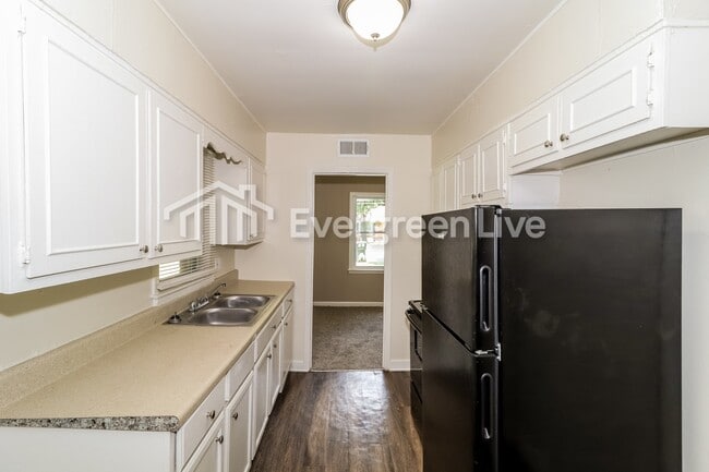 Building Photo - 1737 Berwind Rd