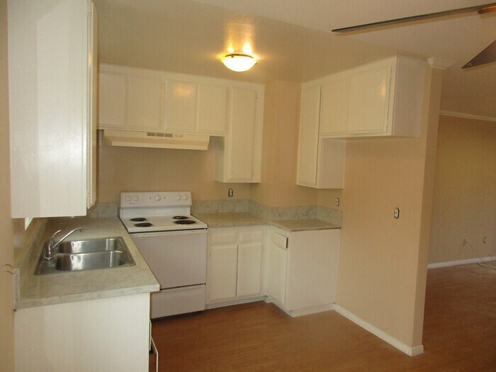 Primary Photo - 4118 Hathaway Ave