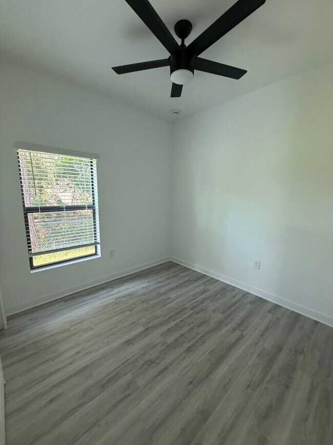 Foto del edificio - 2210 Wayne Ave S