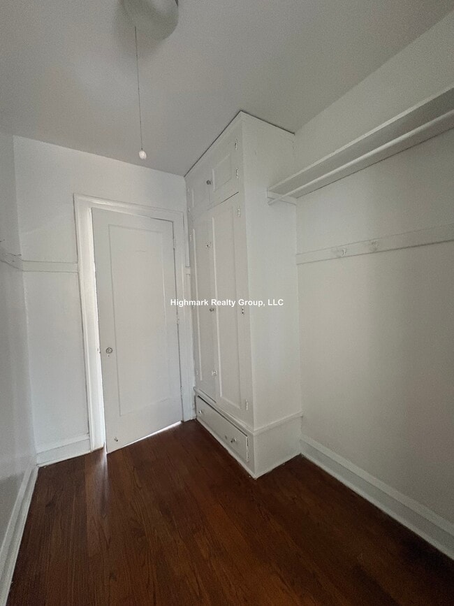 Building Photo - 909 Elmwood Ave