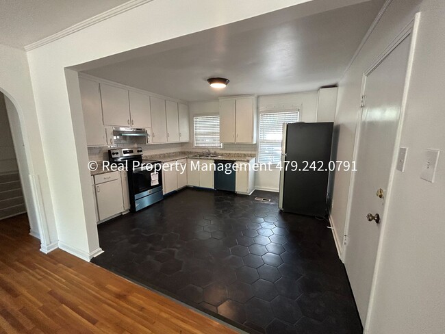 Building Photo - 315 N 41st St