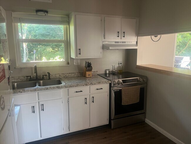 Foto del edificio - 816 Tokay Ln