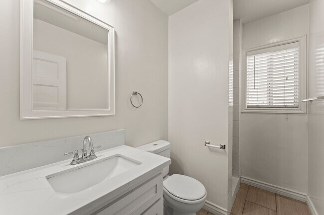 Foto del edificio - 4104 E 7th St