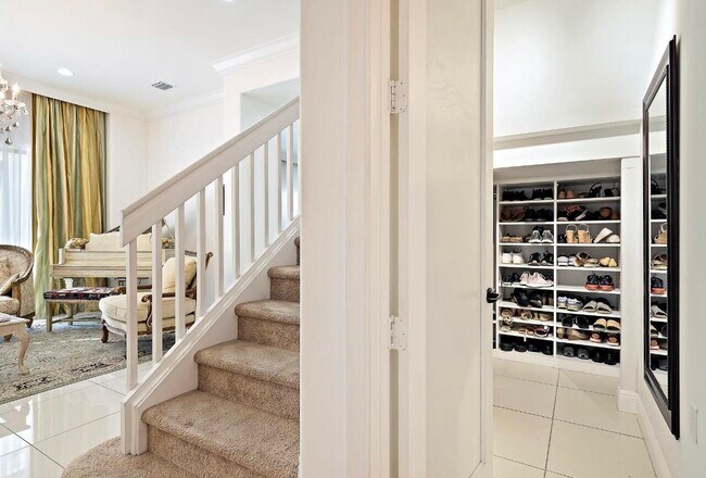 Building Photo - 6484 Vireo Ct