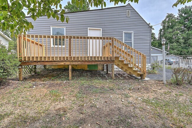 Foto del edificio - 4 Bedrooms 3 Baths Bristol TN