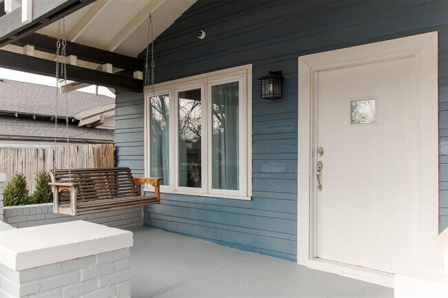 Building Photo - 1215 NW 13th St