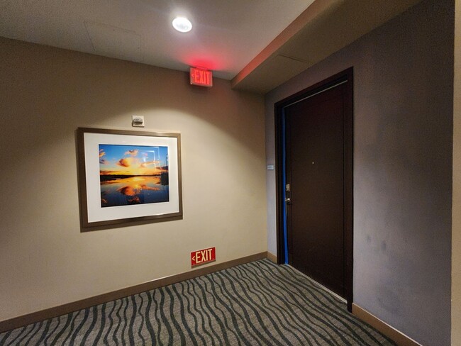 Building Photo - Beautiful Two Bedroom High Rise Condo