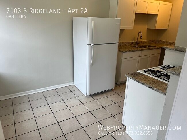 Building Photo - Studio with Granite, Remodeled Bath, Hardw...