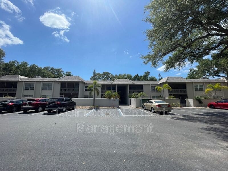 Primary Photo - 3360 S Osprey Ave