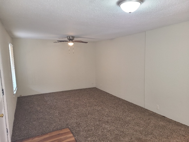 Foto del edificio - 419 S Javine St