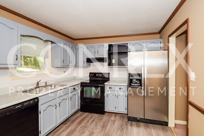 Building Photo - Split-level Englewood Home