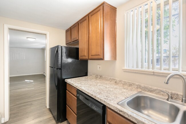 Foto del edificio - 895 Dahlia St