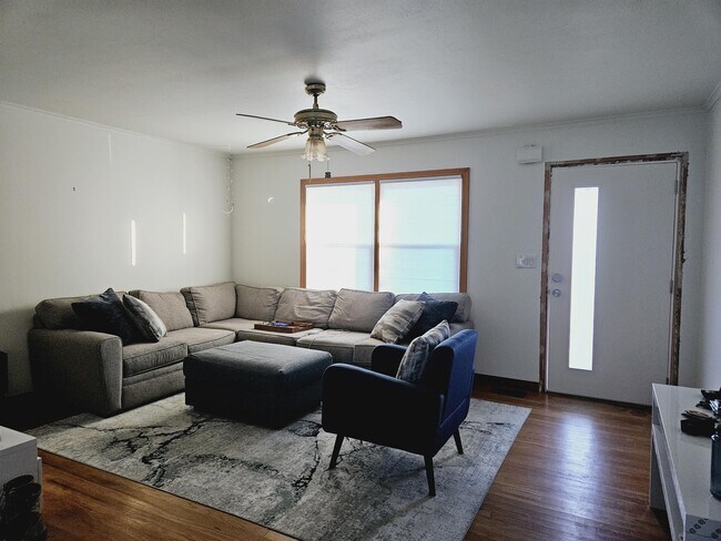 Foto del edificio - 2234 W Elm Ave