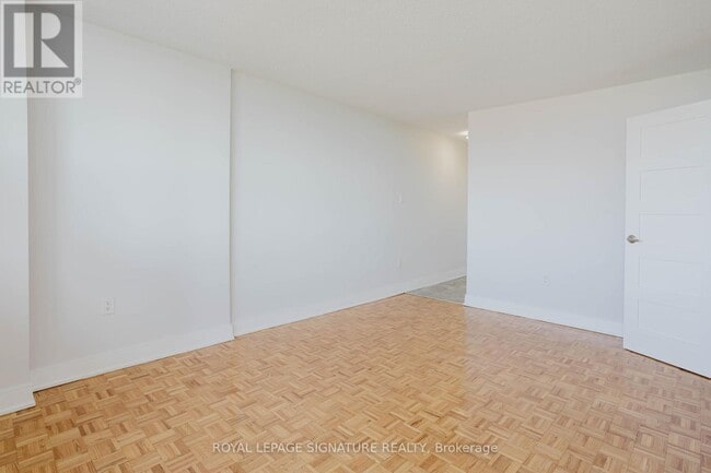Building Photo - 1500-1500 Bathurst St