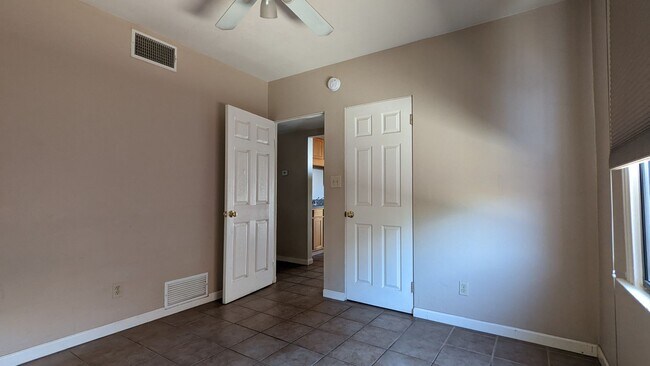 Foto del edificio - Duplex Unit for Rent