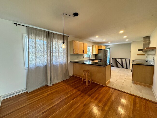 Foto del edificio - 3 Bedroom in Landsdowne!