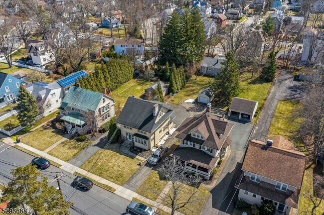 Building Photo - 36 Smull Ave