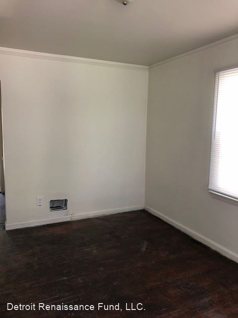 Foto del edificio - 15143-15145 Evergreen Rd