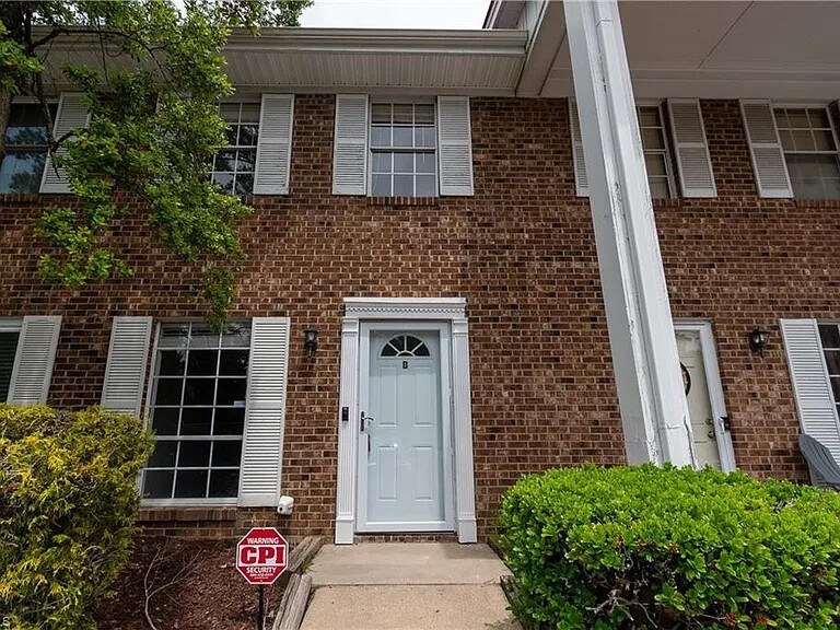 Foto principal - 1311 W Meadowview Rd