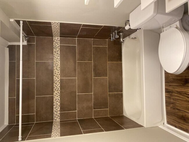 Foto del edificio - 1435 Fernwood Glendale Rd