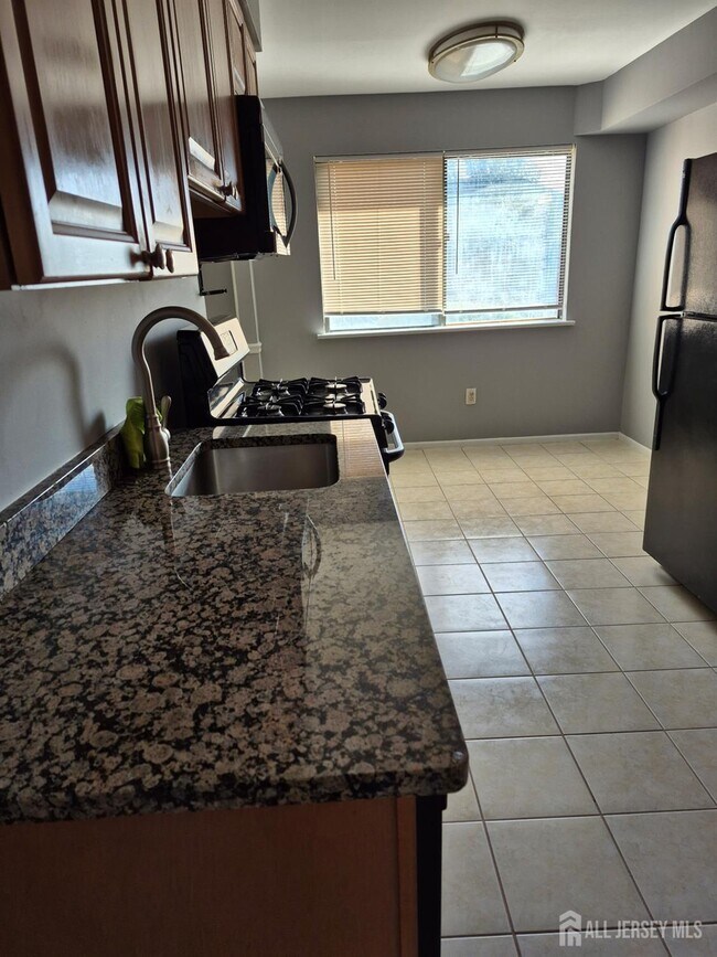 Foto del edificio - 915 Edison Glen Terrace