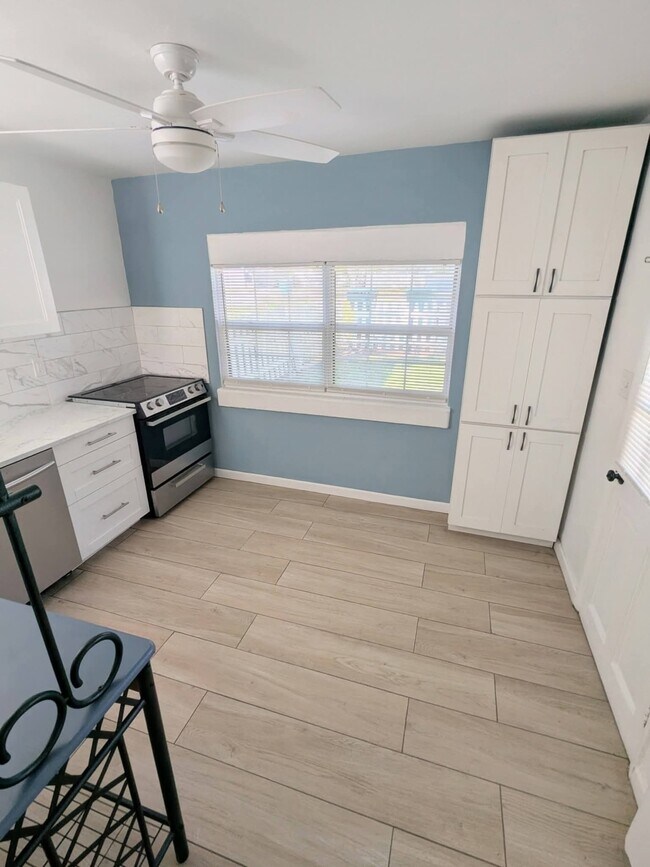 Building Photo - 209 10th St