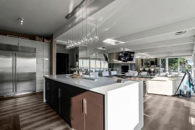 Foto del edificio - 1737 Sunset Plaza Dr