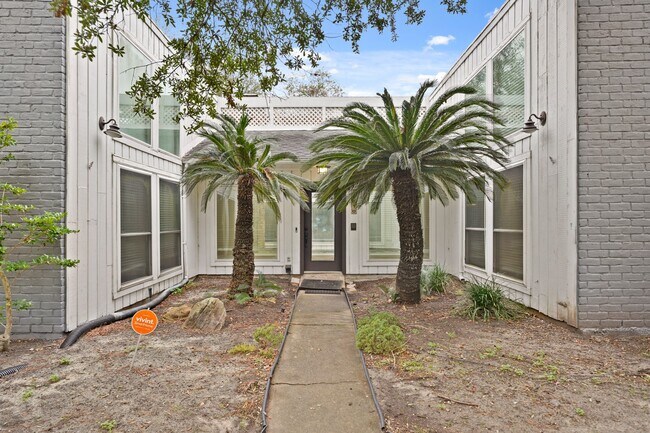 Foto del edificio - 11910 Pebble Rock Dr