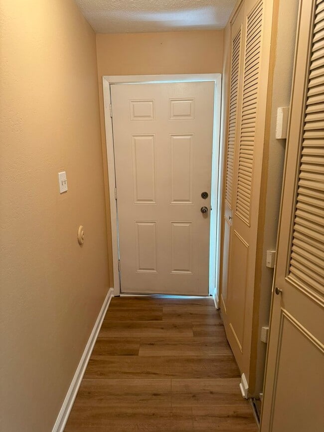 Photo - 1005 Vly Frg Dr House