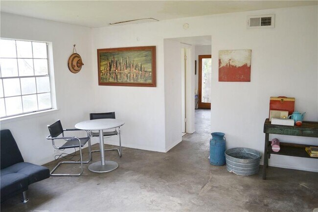 Foto del edificio - 6900 Manor Rd