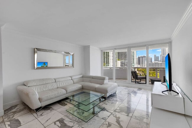 Building Photo - 1717 N Bayshore Dr