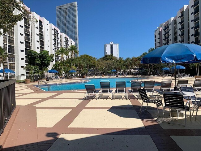 Foto del edificio - 16919 N Bay Rd