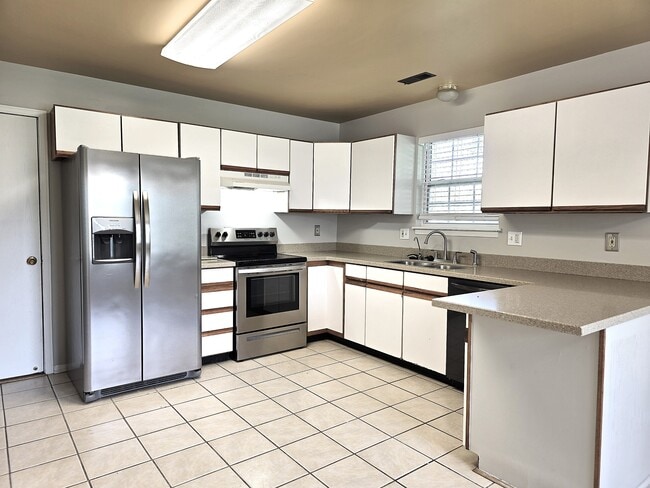 Building Photo - 324 Palomino Ln