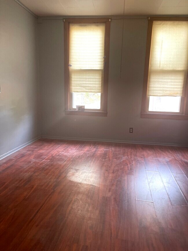 Foto del edificio - 1337 W 31st St