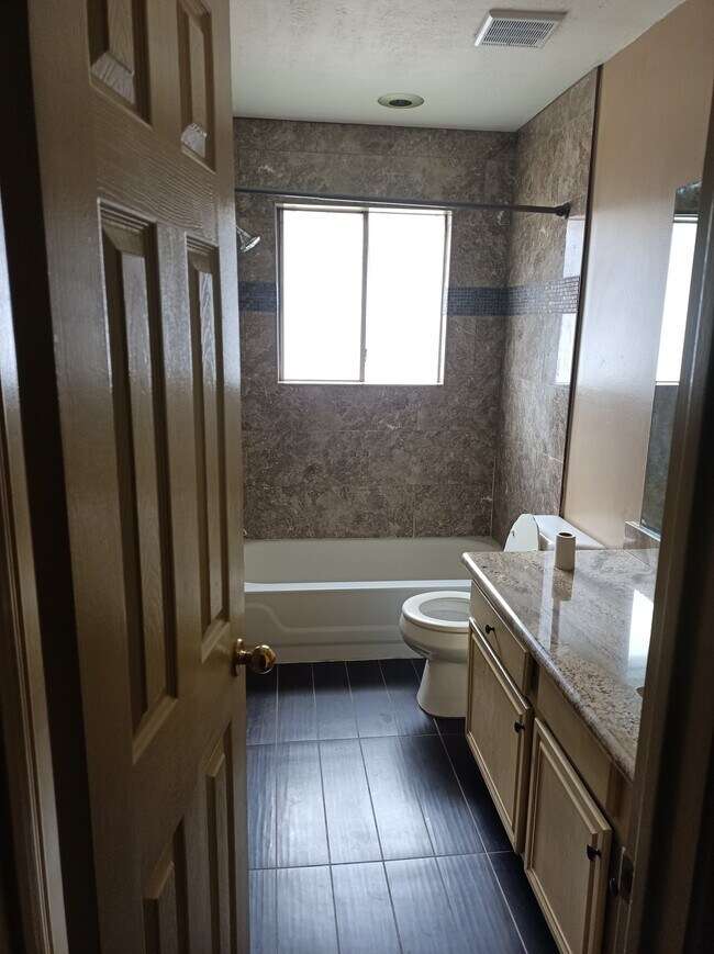 Foto del edificio - 1222 Bluestone Dr