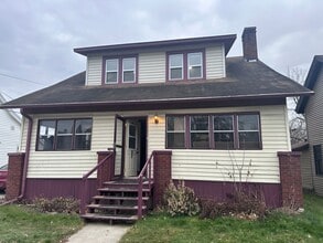 Building Photo - 911 Townline Rd