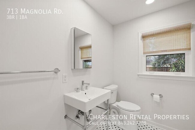 Foto del edificio - 713 Magnolia Rd