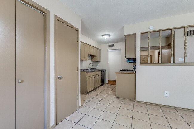 Foto del edificio - 7117 Edinburg Dr