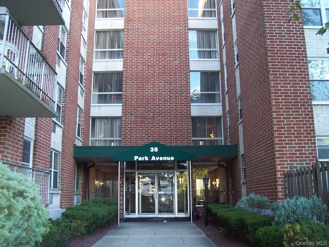Building Photo - 35 Park Ave