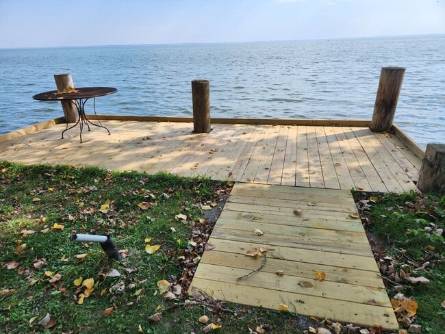 Building Photo - Furnished Cottage - short term through May...