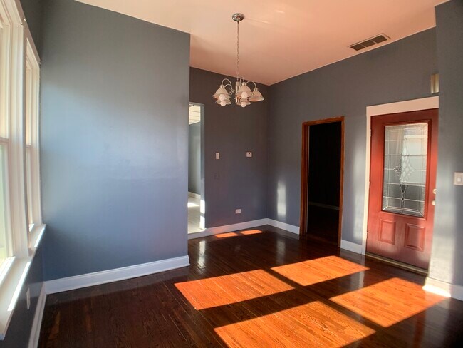 Building Photo - 2944 S Bonfield St