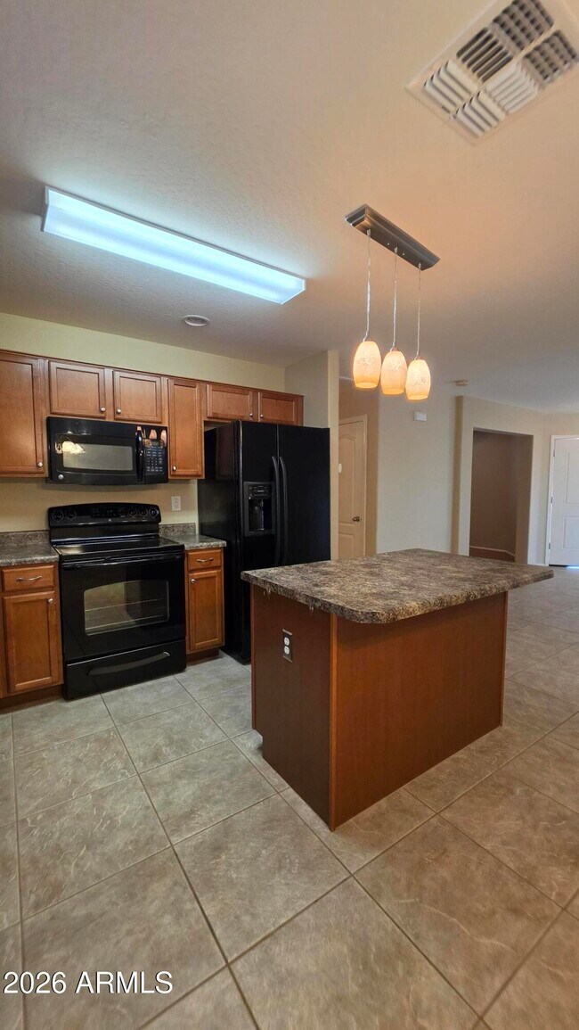 Foto del edificio - 40458 W Hayden Dr